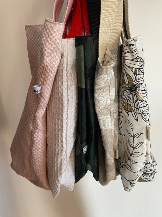 Tote Bag Upcyclé Fait Main - Poche Amovible & Élastique Gourde