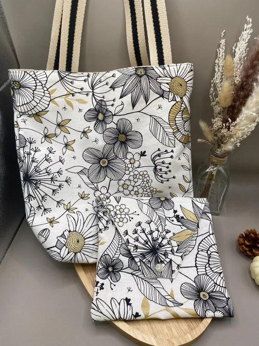 Tote bag artisanal en coton upcyclé, format 32x30 cm, cousu main, vue de face.