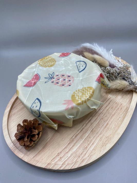 Bee wrap couvrant un bol alternative écologique au film plastique