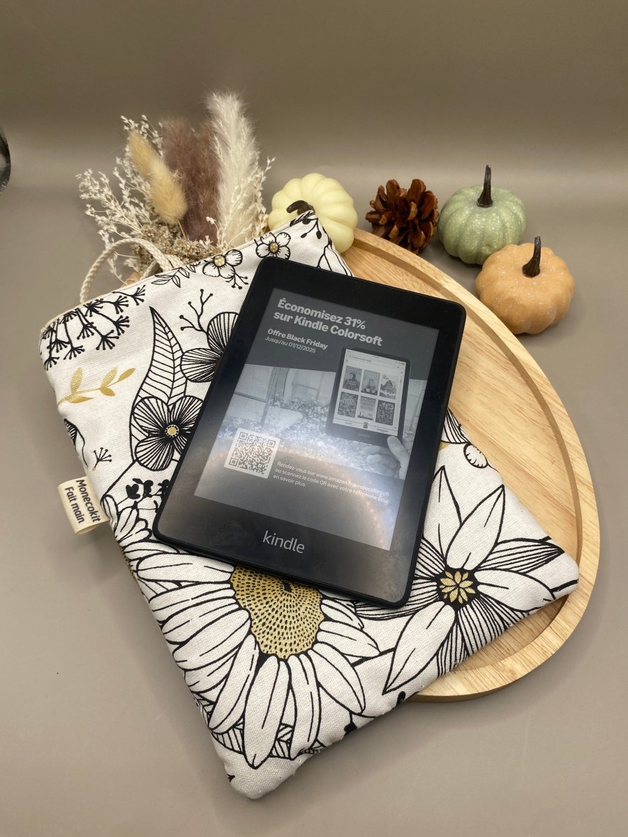 Housse de livre artisanale 18x25cm en coton upcyclé protégeant une liseuse Kindle, idée cadeau écologique lecteur
