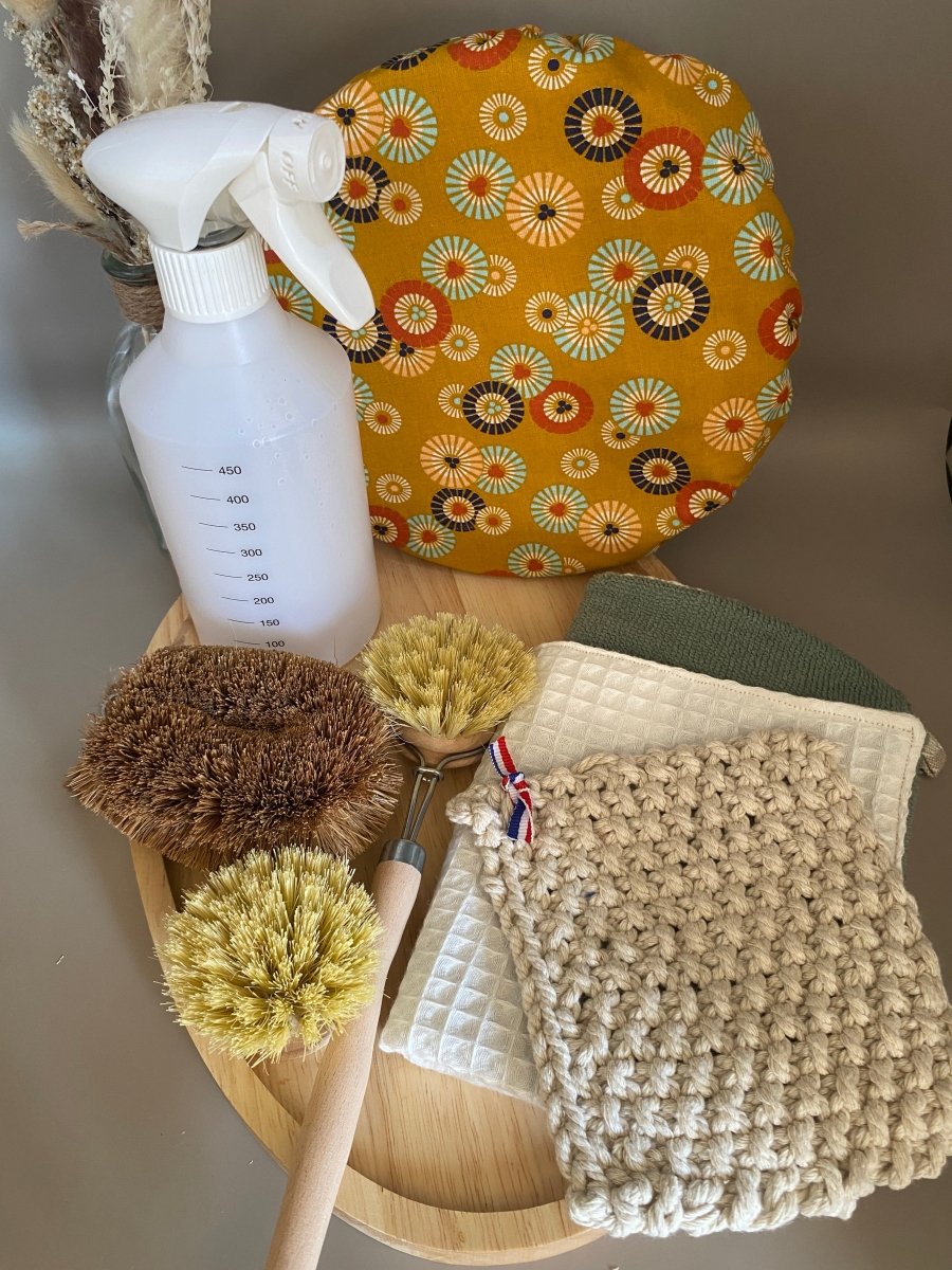 Kit maison zéro déchet modèle Coralie avec brosse vaisselle, charlottes alimentaires, tawashi, lavette et vaporisateur