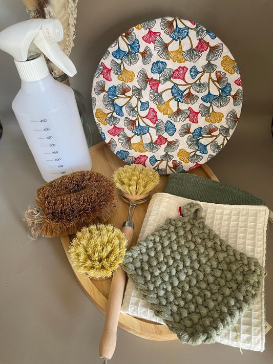 Kit maison zéro déchet modèle Coralie avec brosse vaisselle, charlottes alimentaires, tawashi, lavette et vaporisateur