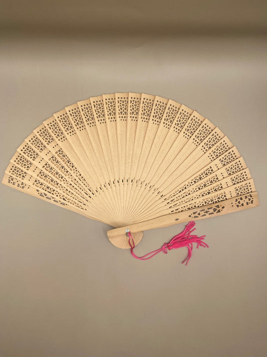 Éventail ajouré en bambou avec pompon décoratif élégant et durable
