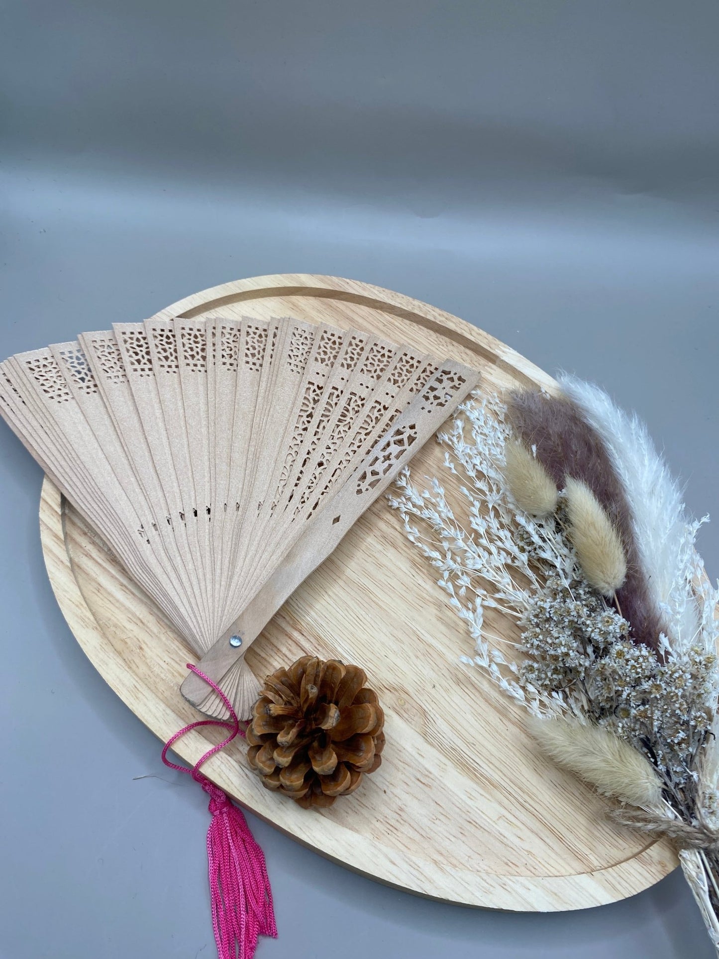 Éventail bambou ajouré naturel léger élégant écologique
