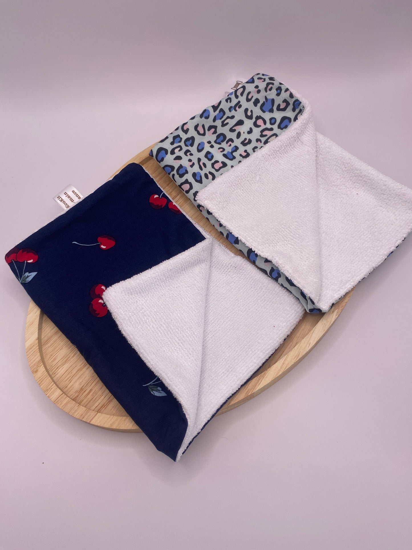 grande lingette lavable avec motif léopard ou cerise et une face éponge bambou