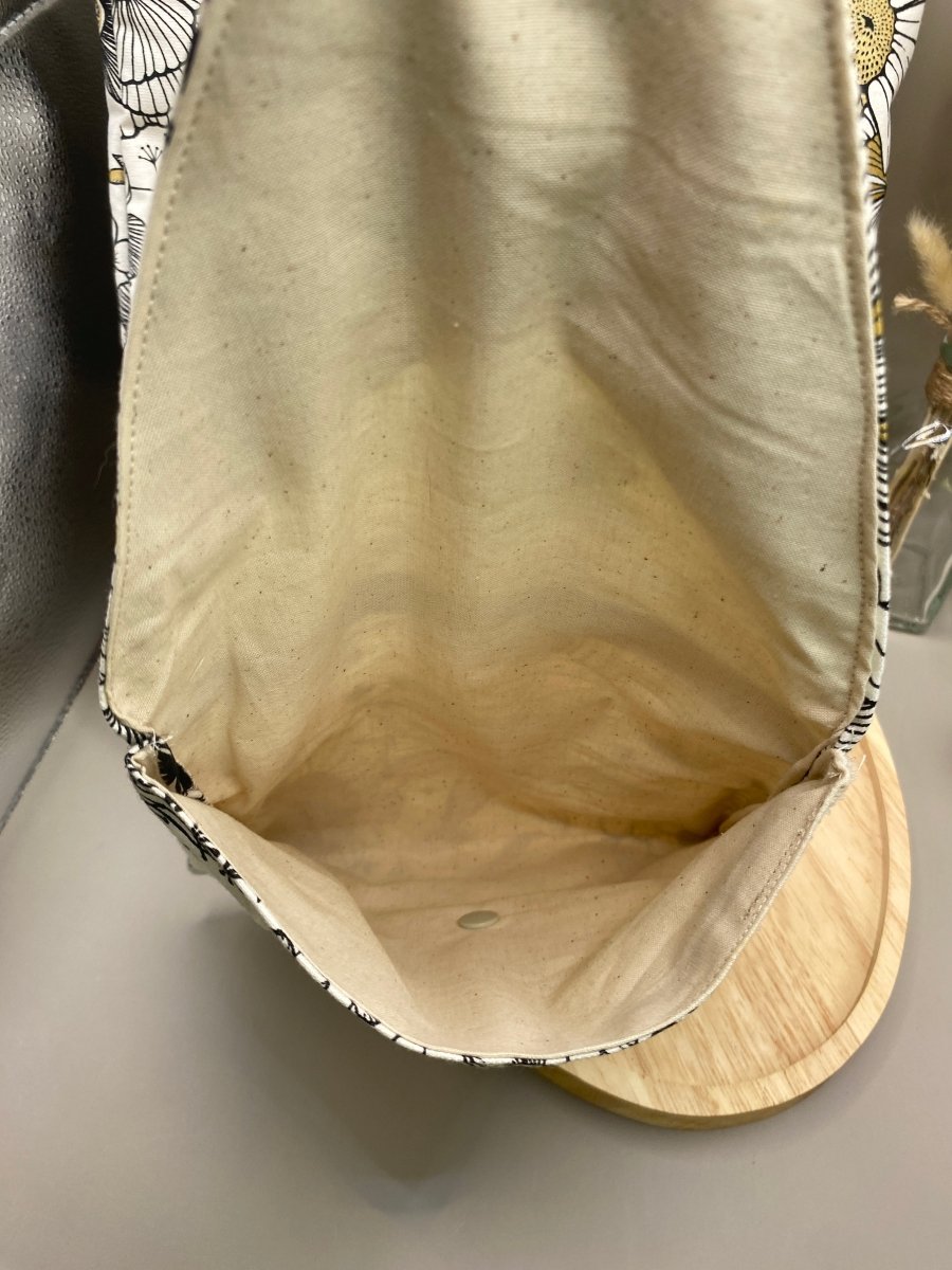 Poche intérieure amovible en coton upcyclé, 18x20 cm, fixation par scratch.