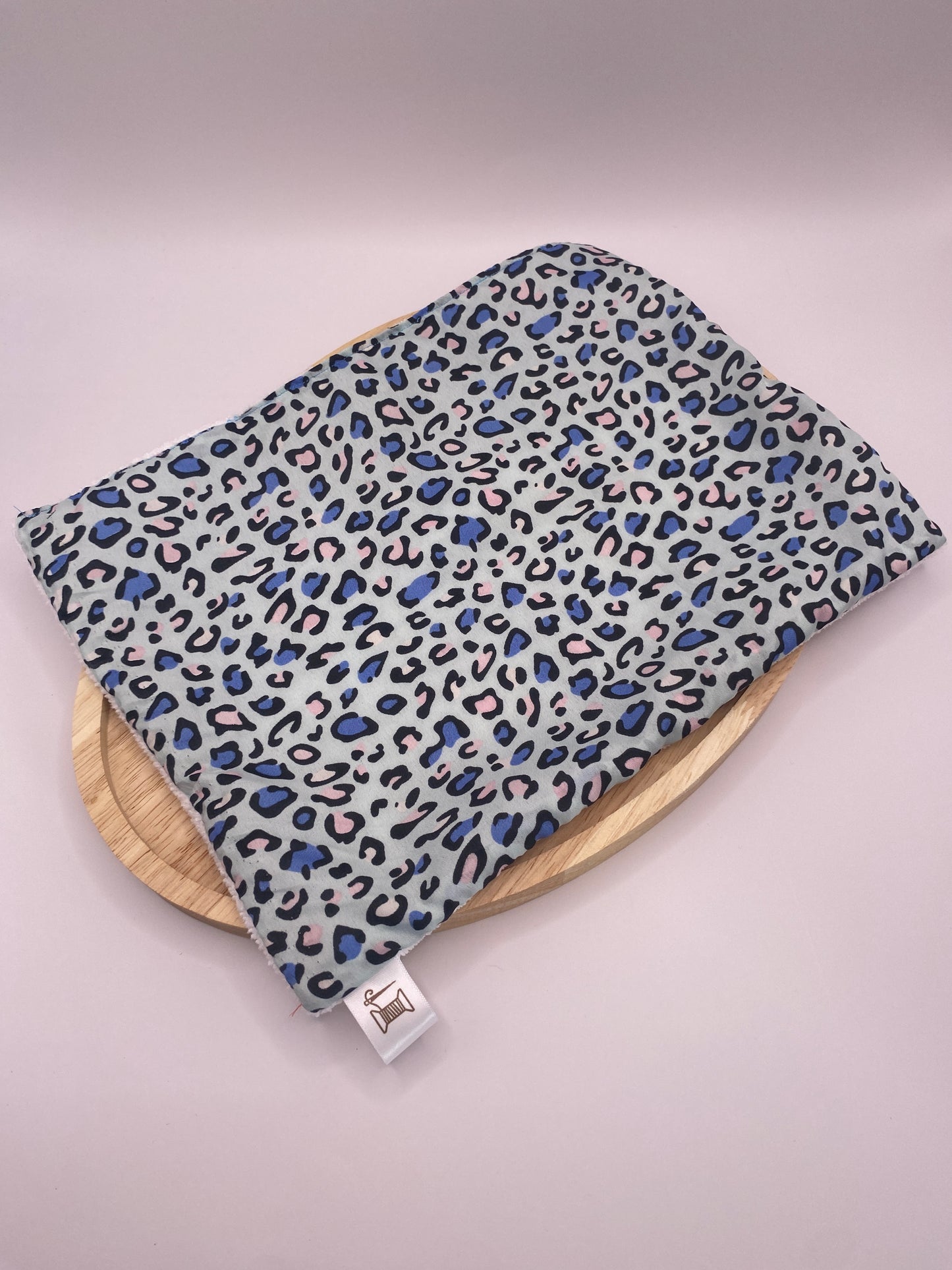 grande lingette en bambou avec une face motif leopard