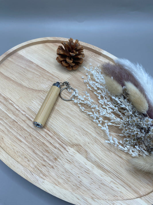 Porte-clés lampe LED en bambou éclairage nomade compact écologique
