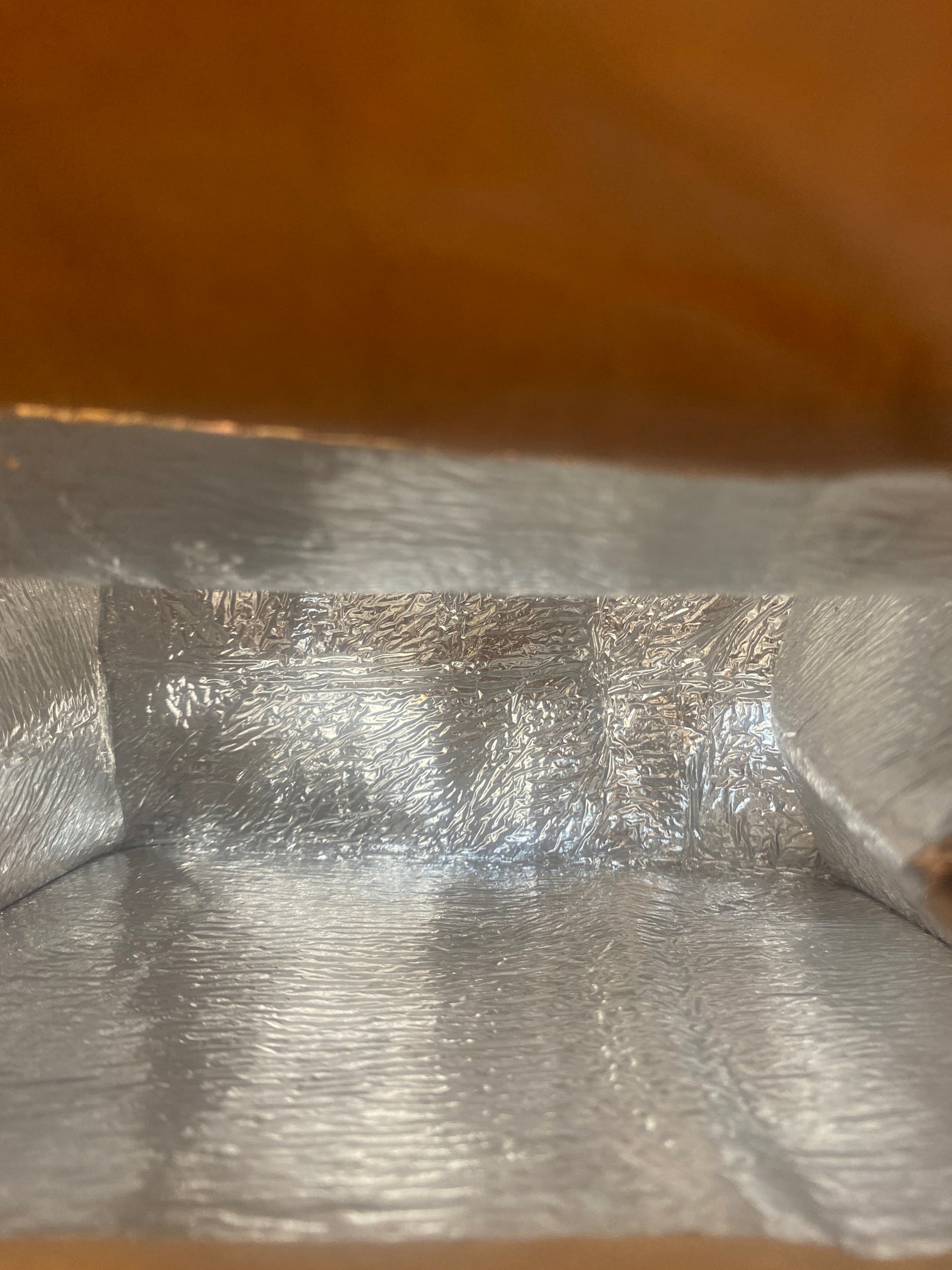 🥪 Un sac malin pour emporter ton déjeuner tout en réduisant les déchets. Fabriqué en papier recyclé laminé, avec intérieur isotherme en aluminium et fermeture velcro : durable, léger, et naturellement stylé.