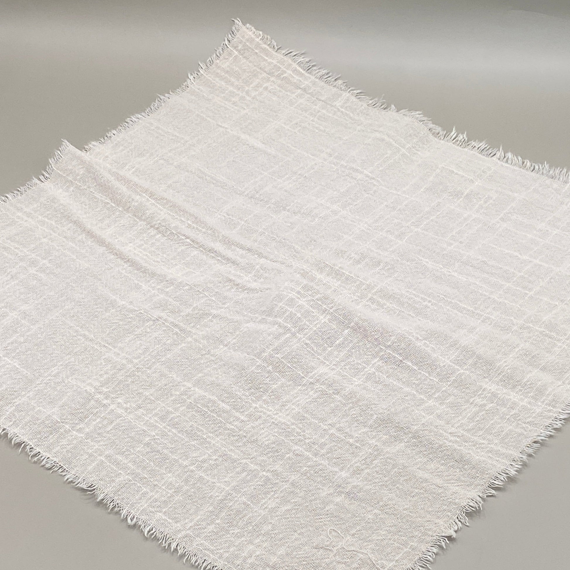🍽️ Apporte une touche naturelle et responsable à ta table avec cette serviette en mélange de lin et de coton. Lavable et réutilisable, elle allie simplicité et raffinement.