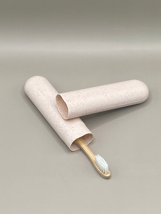 🪥 Protège ta brosse à dents en voyage tout en respectant la planète ! Cet étui en paille de blé beige de 21 cm est solide, hygiénique et parfait pour ta trousse nomade.